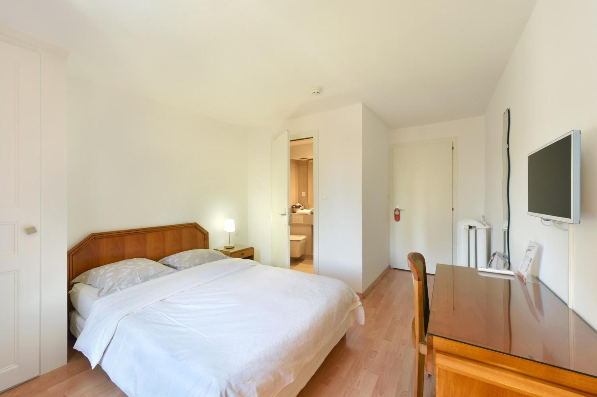 Hotel De L'Aigle Couvet Номер фото